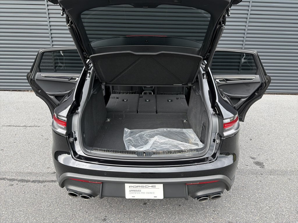 Certified 2026 Porsche Macan AWD/4WD image 30