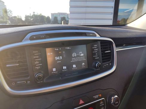 Used 2019 Kia Sorento FWD w/ LX Convenience Package image 13