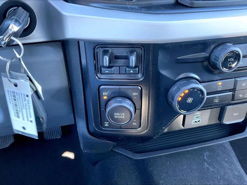 New 2026 Ford F250 XLT w/ FX4 Off-Road Package image 18