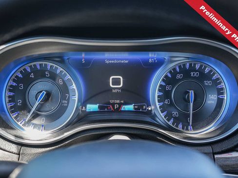 Used 2016 Chrysler 300 Limited RWD image 18