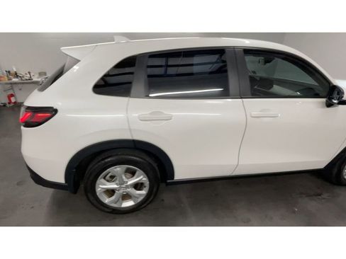 Used 2023 Honda HR-V LX image 9