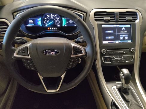 Used 2016 Ford Fusion SE w/ Equipment Group 202A image 22