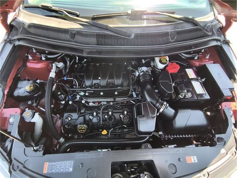 Used 2018 Ford Explorer XLT w/ Equipment Group 202A FWD image 21
