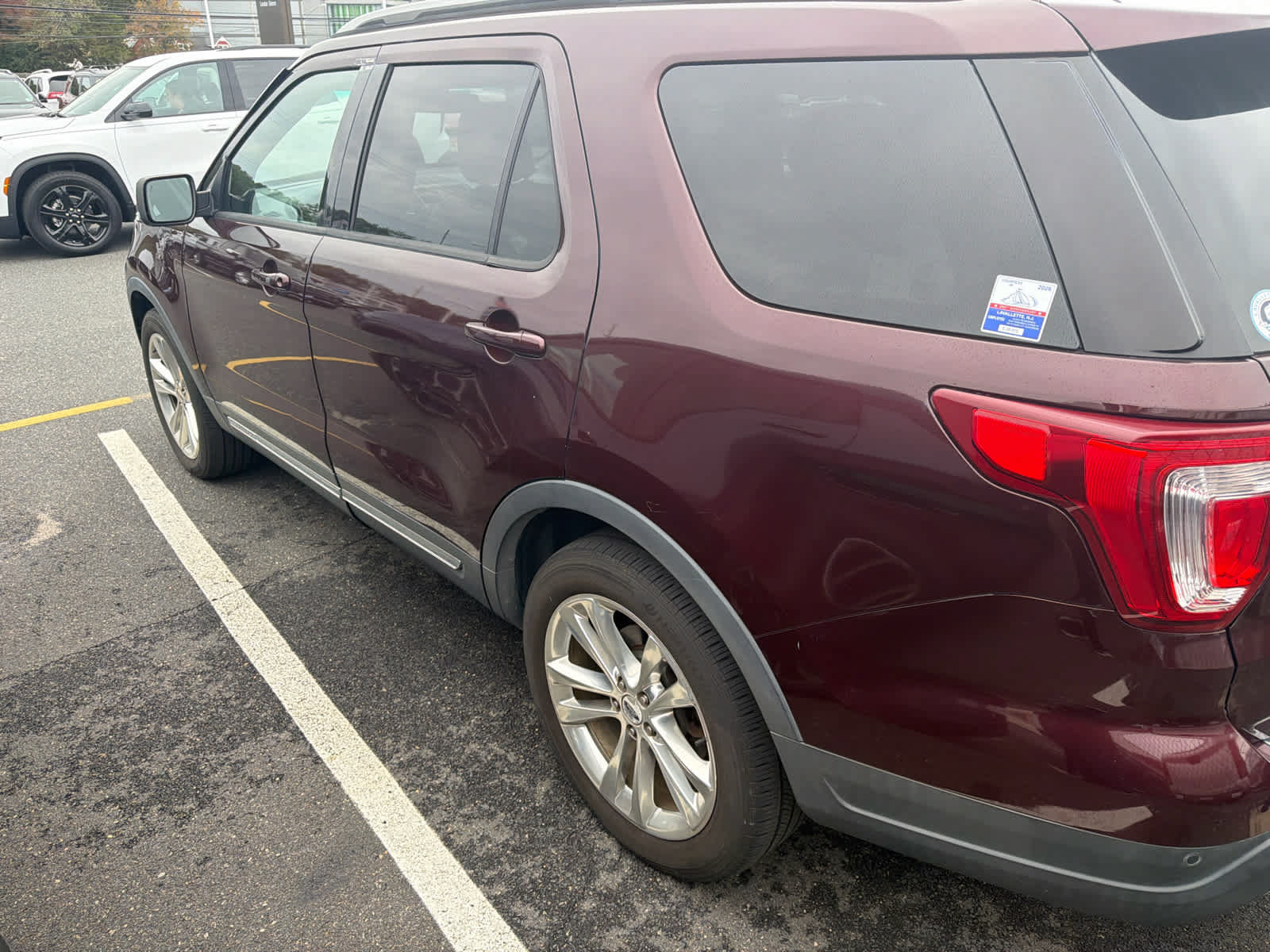 Used 2018 Ford Explorer XLT w/ Equipment Group 202A AWD/4WD image 5