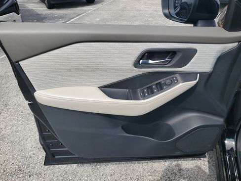 Certified 2023 Nissan Rogue SV FWD image 10
