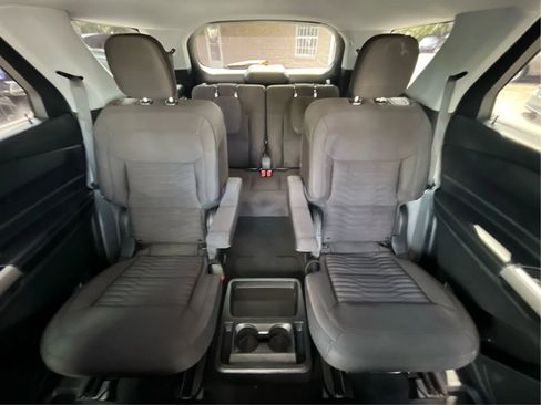 Used 2021 Ford Explorer XLT RWD image 18