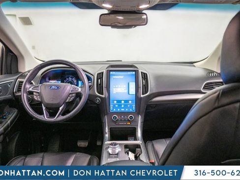Used 2022 Ford Edge Titanium image 3