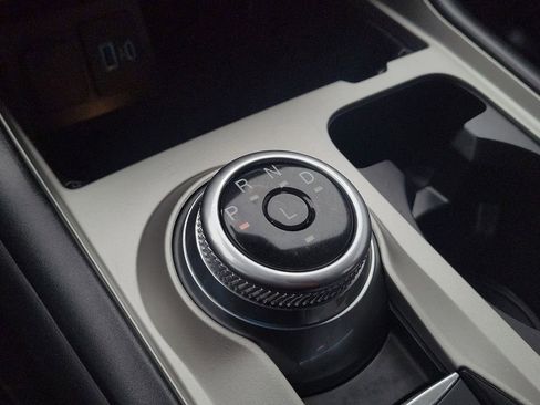 Used 2023 Ford Explorer XLT image 34