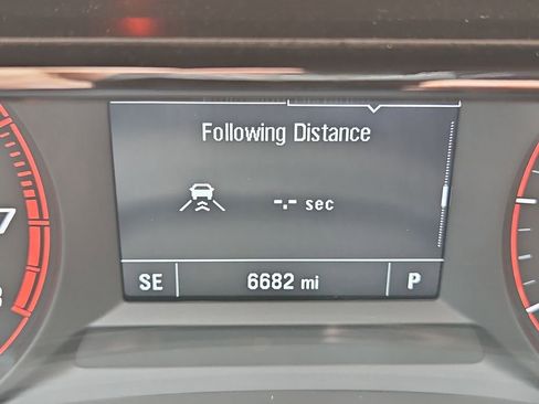 Certified 2025 Chevrolet Trax RS w/ Sunroof Package FWD image 6