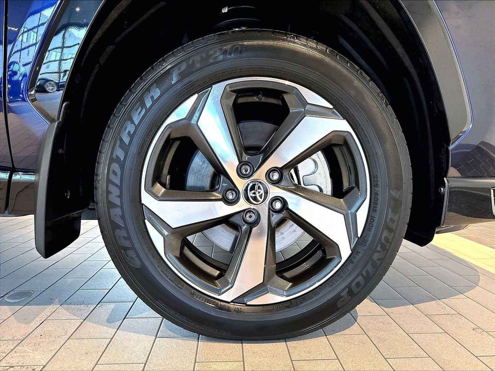Used 2024 Toyota RAV4 SE w/ Weather & Moonroof Package AWD/4WD image 14