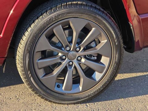 Used 2019 Jeep Cherokee High Altitude image 12