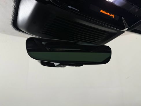 Used 2025 Land Rover Range Rover Sport SE AWD/4WD image 19