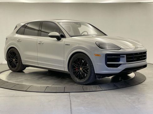 Used 2025 Porsche Cayenne S image 9