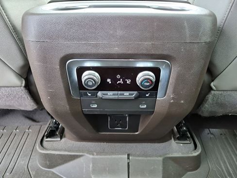 Used 2022 GMC Yukon XL SLT w/ SLT Premium Package image 21