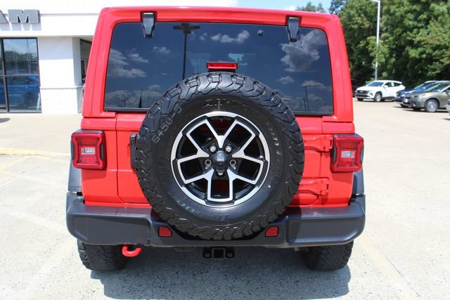 Used 2025 Jeep Wrangler Unlimited Rubicon w/ Convenience Group AWD/4WD image 4