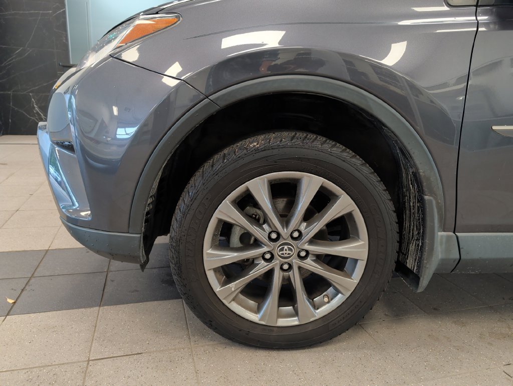 Used 2018 Toyota RAV4 Limited FWD image 33