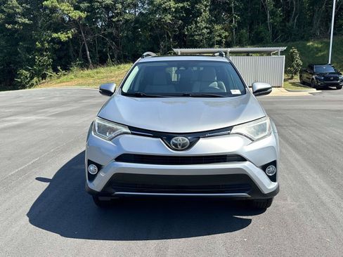 Used 2017 Toyota RAV4 XLE FWD image 2