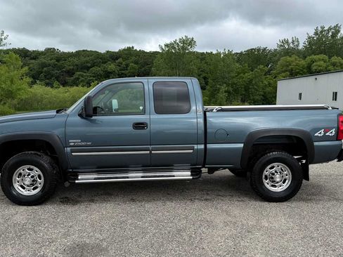 Used 2006 Chevrolet Silverado 2500 LT w/ Heavy-Duty Power Package AWD/4WD image 6