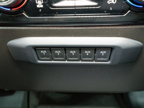 Used 2024 Chevrolet Silverado 3500 LT w/ Convenience Package image 25