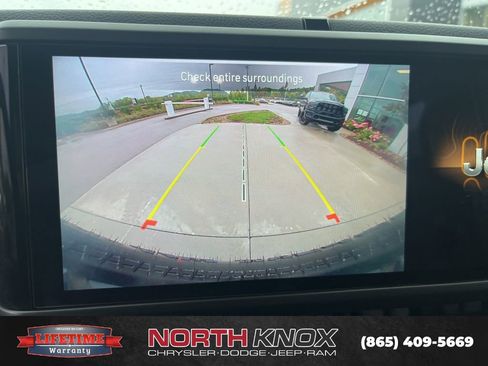 Used 2024 Jeep Wrangler Willys image 10