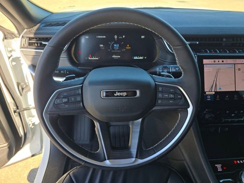 Used 2025 Jeep Grand Cherokee L Limited w/ Luxury Tech Group II image 14