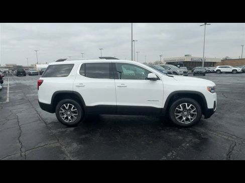 Certified 2023 GMC Acadia SLT image 9