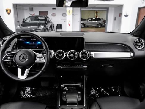 Used 2021 Mercedes-Benz GLB 250 w/ Premium Package image 16