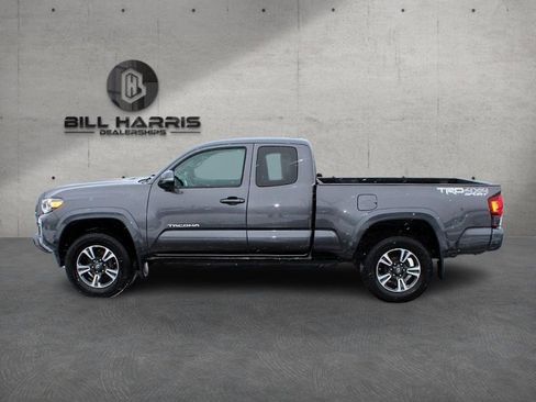 Used 2019 Toyota Tacoma TRD Sport image 9