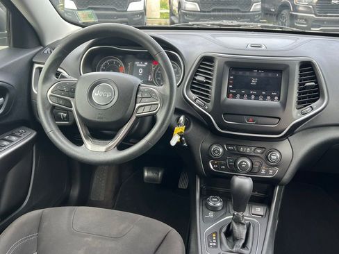 Used 2019 Jeep Cherokee Latitude w/ Popular Appearance Group AWD/4WD image 22