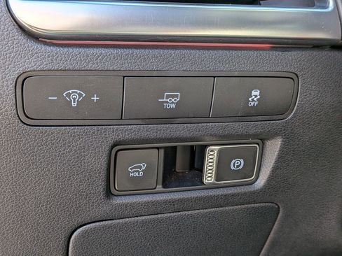 Used 2024 Hyundai Palisade Calligraphy image 17