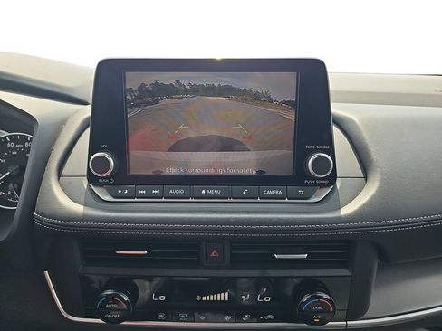 Used 2025 Nissan Rogue SV FWD image 22