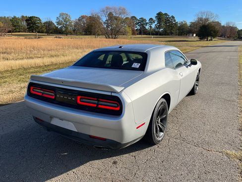 Used 2020 Dodge Challenger SXT image 7