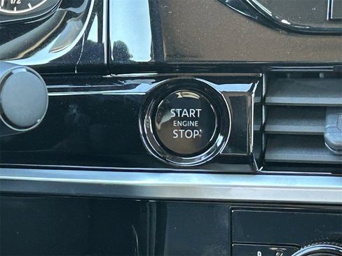 New 2025 Nissan Pathfinder SL image 16