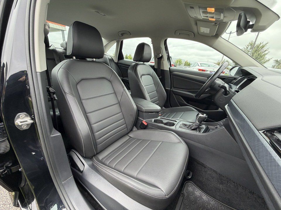 Used 2024 Volkswagen Jetta SE FWD image 26
