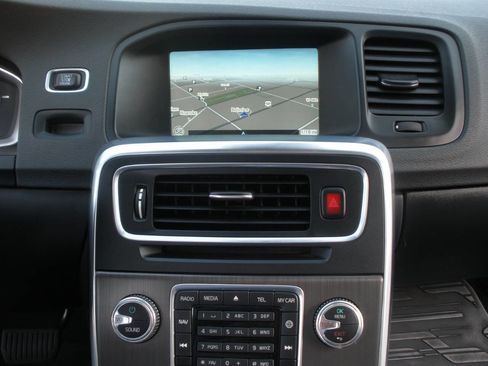 Used 2015 Volvo V60 T5 Premier image 36