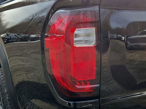 Used 2023 GMC Canyon Denali image 10