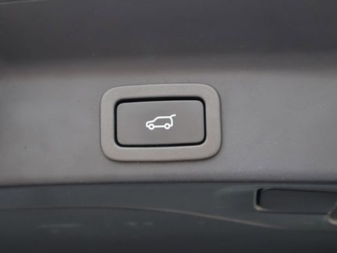 Used 2019 Jaguar F-PACE R-Sport AWD/4WD image 18