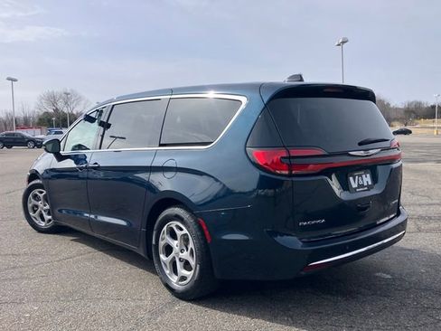 Used 2024 Chrysler Pacifica Limited image 26