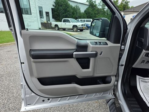 Used 2018 Ford F150 XLT w/ Equipment Group 302A Luxury AWD/4WD image 14