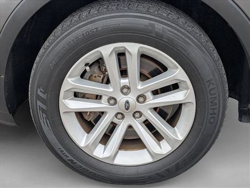 Used 2016 Ford Explorer XLT w/ Equipment Group 202A image 10