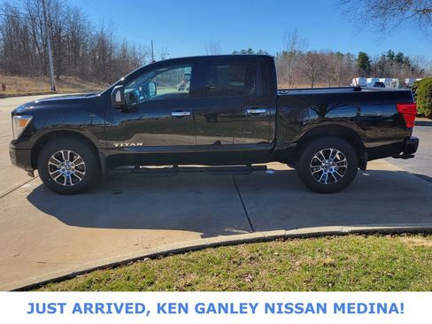 Used 2021 Nissan Titan SV w/ SV Convenience Package image 7