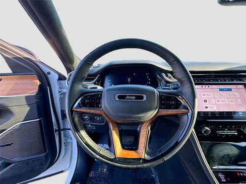 Used 2022 Jeep Grand Cherokee Summit image 9