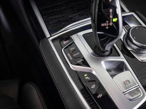 Used 2020 BMW 740i w/ M Sport Package RWD image 39