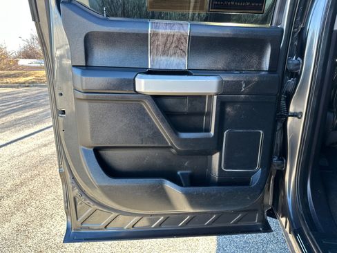 Used 2018 Ford F350 Lariat w/ Chrome Package image 21