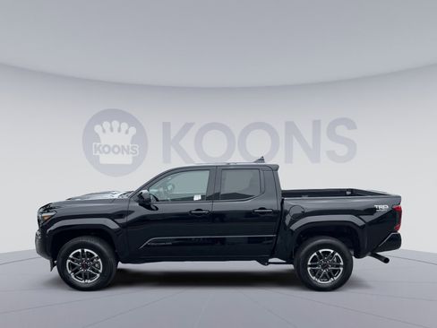 Used 2025 Toyota Tacoma TRD Sport AWD/4WD image 2
