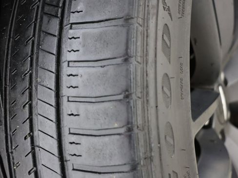 Used 2023 Chrysler 300 C RWD image 15