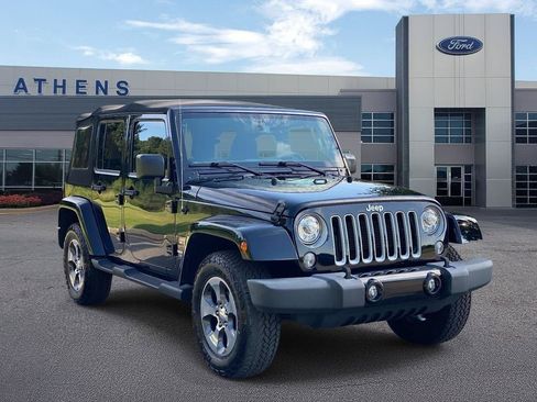 Used 2018 Jeep Wrangler Unlimited Sahara w/ Connectivity Group AWD/4WD image 1