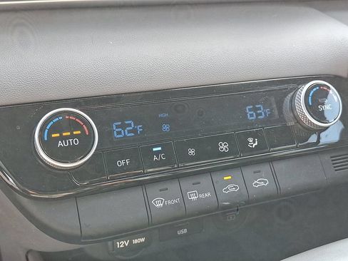 Used 2025 Hyundai Elantra Sport FWD image 16
