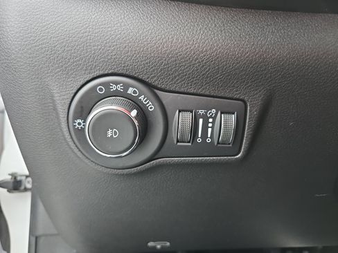 Used 2023 Jeep Compass Latitude image 24