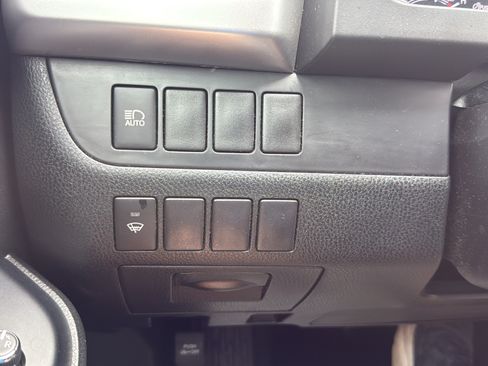 Used 2017 Toyota Highlander LE FWD image 27